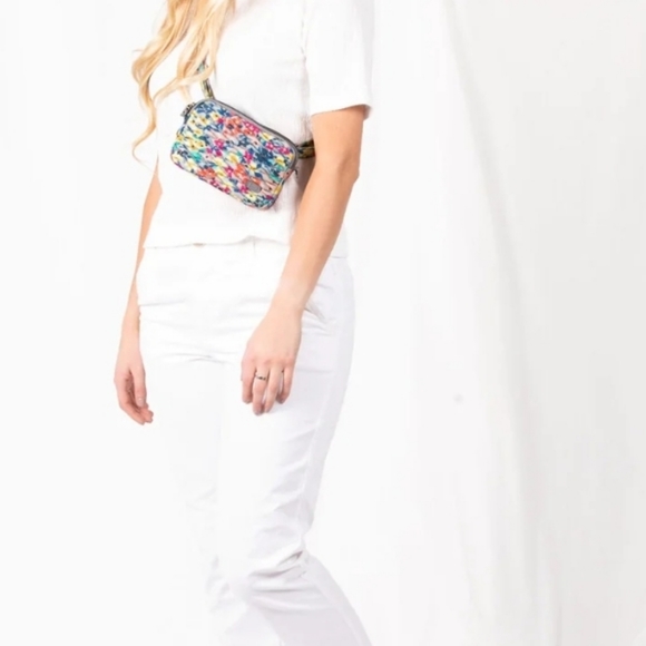 Coupe Convertible Crossbody Bag - Picture 11 of 12